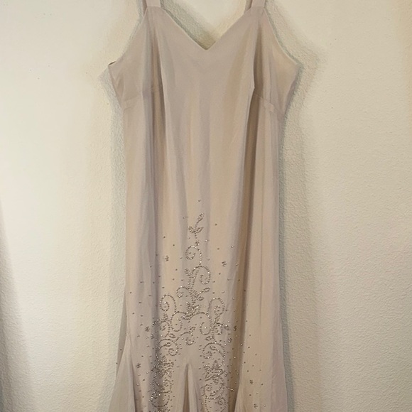 R &‎ M Richards Tan Cream Embellished Midi Dress V-neck - Picture 1 of 7